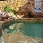 Galega לינה וארוחת בוקר 4*