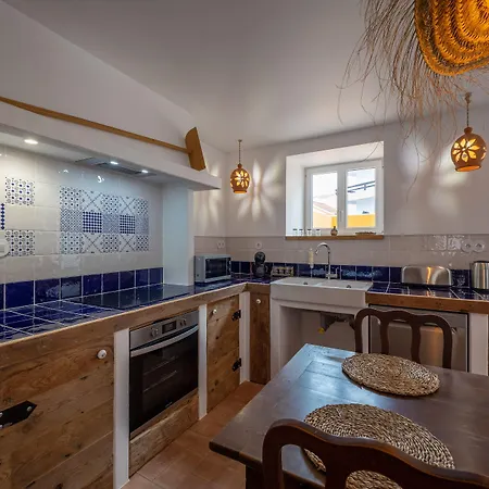 Bed & Breakfast Galega Silveira (Lisbon)