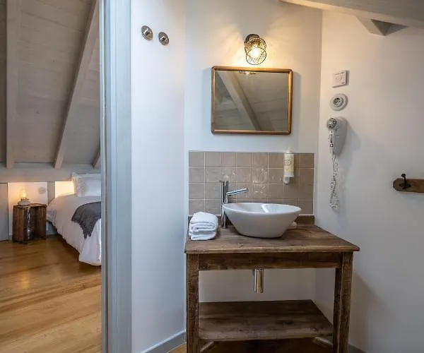 Bed & Breakfast Galega Silveira (Lisbon)